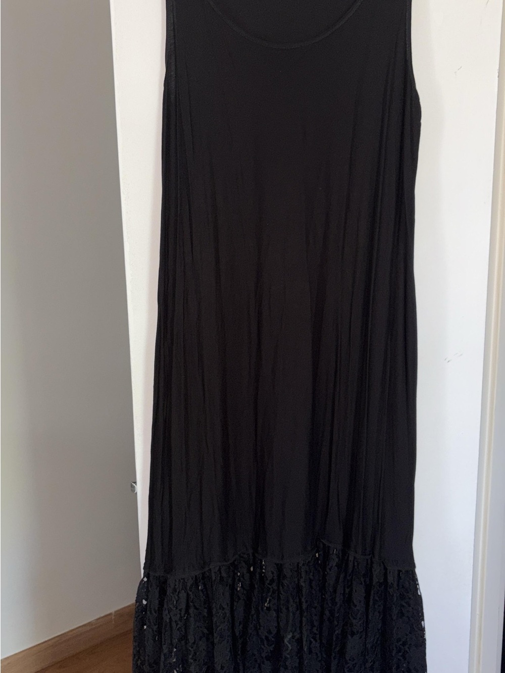 Black Floral Appliqué Maxi Dress - Elegant Evening Wear - Picture 6 of 7